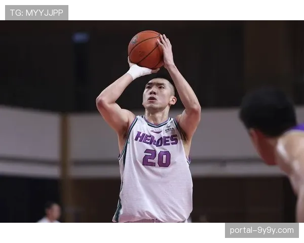 山东高速主场观众齐唱生日歌,为老将陶汉林庆生 山东高速主场观众齐唱生日歌,为老将陶汉林庆生