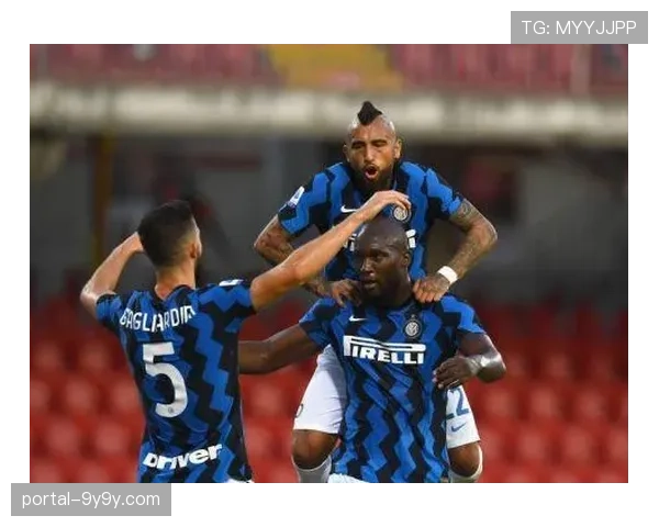 欧冠主题进校园:欧足联“足球梦想”项目在米兰小学启动 欧冠主题进校园:欧足联“足球梦想”项目在米兰小学启动